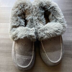 SHEIN Gray Faux Fur Lined Slippers
